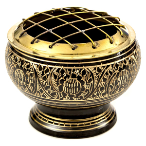 Quemador de incienso grabado en latón Color negro con posavasos de madera Quemador de incienso de carbón de último diseño disponible a un precio asequible - Product Image 5