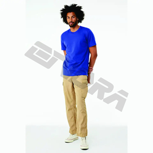 Eleve las grapas de su armario: ¡Experimente una calidad inigualable en Nuestras camisetas esenciales de cuello redondo! - Product Image 4