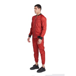 Ensemble de survêtement décontracté en coton respirant imprimé numérique rouge pour hommes fabriqué en usine au Pakistan, en vente à prix réduits, survêtements pour hommes - Product Image 2