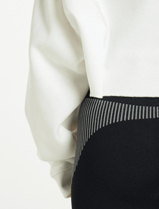 เสื้อฮู้ดดี้ผู้หญิง ผ้าฝ้าย 100% ทรงโอเวอร์ไซส์ ไหล่ตก พิมพ์ลายพัฟฟ์ ออกแบบเองได้ พร้อมโลโก้ด้านหน้า สำหรับฤดูหนาว - Product Image 2