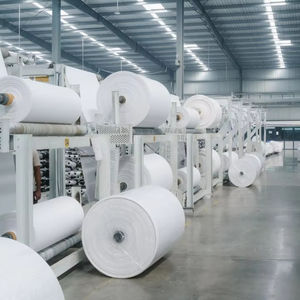 Rollo de tela tejida laminada HDPE, Impresión de logotipo personalizado, 200gsm, material PP, bolsa de estilo liso antiestática en diferentes tamaños GSM - Product Image 1