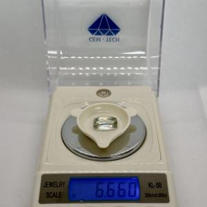 พลอยพราซิโอไลต์สีเขียวอ่อนทรงคุชชั่นคัท  คุณภาพสูง ควอตซ์  ขนาด 17.1x10.0x6.3 มม. น้ำหนัก 6.66 กะรัต  แหล่งกำเนิด LK - Product Image 3