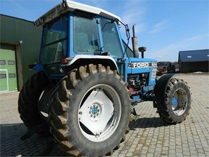 Tractor de Ruedas Diésel Ford 8210 Usado de 80HP, Maquinaria Agrícola de Segunda Mano Confiable con Motor y Rodamientos a Excelente Precio - Product Image 4