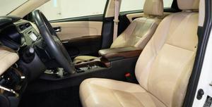 2017 T * oyota Ava * lon XLE d'occasion - Product Image 2