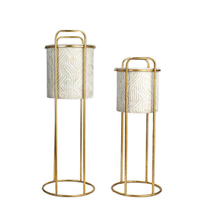 Maceta blanca redonda de metal de calidad premium con soporte dorado para decoración de jardín interior y exterior - Product Image 6