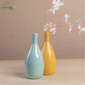 Jarrón Decorativo de Bambú Hecho a Mano con Diseño Art Deco, Forma Enrollada y Características Ecológicas - Product Image 1