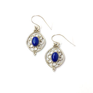 Boucles d'oreilles pendantes luxueuses en lapis-lazuli en forme de fleur (2,8 grammes) - Product Image 1
