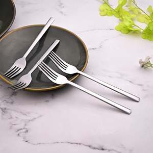 Mini Tenedores de Acero Inoxidable Plateados (Juego de 4) Palillos Pequeños Ecológicos para Uso Doméstico y en Restaurantes - Product Image 5