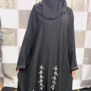 Vêtements islamiques traditionnels musulmans élégants et modestes pour femmes Beau travail à la main Abaya de qualité supérieure Style Dubaï-Accessoire inclus - Product Image 1