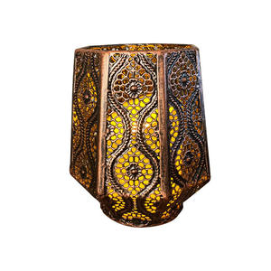 Lanterne de table décorative vintage en métal bronze de style marocain fait à la main pour Pâques, Noël et événements à la maison - Product Image 6