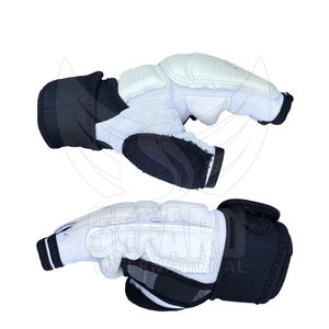 ถุงมือเทควันโดออกแบบเองอย่างมืออาชีพ ผลิตในปากีสถาน คุณภาพสูง ทนทาน - Product Image 2