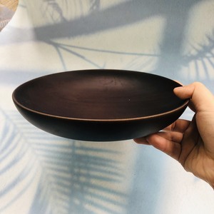 Grande assiette ronde en bois naturel, plateau de service en bois, fabrication artisanale fabriquée par VITRAPRO - Product Image 6