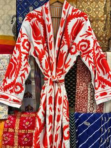 Veste kimono longue en broderie Suzani 100% coton, motif floral, manteau d'hiver surdimensionné, veste longue pour femme, broderie Suzani à la main - Product Image 4