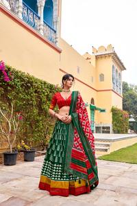 Nueva colección Tussar Silk Lehenga Choli con intrincado trabajo de lámina de impresión y decoración de encaje para novias Venta en línea - Product Image 2