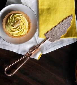 Couteau à beurre en laiton au design antique, finition dorée, couteau à fromage en forme de demi-feuille avec poignée en fil métallique pour la maison, couteau à usage quotidien - Product Image 3