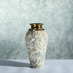 Les vases à fleurs en métal tendance sont merveilleusement adaptables, s'intégrant parfaitement au style moderne, rustique et industriel. - Product Image 4