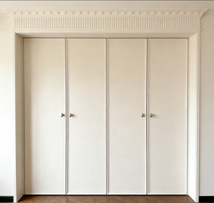 Meuble de rangement sur mesure pour chambre à coucher avec portes en verre, étagères réglables, tringles de suspension et tiroirs pour vêtements et rangement - Product Image 2