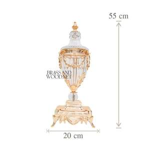 Tarro decorativo de latón dorado y cristal de lujo con base tallada ornamentada y elegantes detalles drapeados para interiores de casas clásicas - Product Image 2