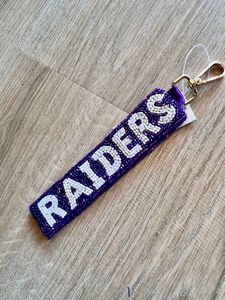 Llavero hecho a mano RAIDERS con cuentas Correa Púrpura y blanco Semilla Cuenta Muñequera Deportes Fan Gameday Accesorio - Product Image 2