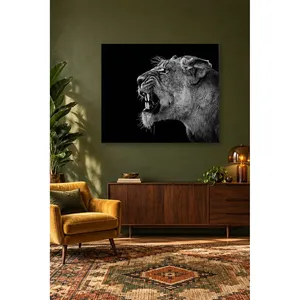 Profil de la lionne rugissante Fida sur fond noir, impression sur toile - Product Image 1