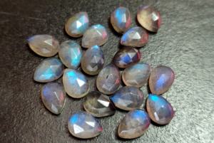 Labradorite naturelle poire rose coupe à facettes qualité supérieure 5x7mm qualité supérieure-Labradorite poire rose coupe à facettes - Product Image 3