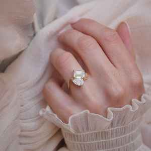 Bague de fiançailles Toi et Moi en or 10K/14K/18K de luxe SPARKS VISTA, moissanite taille émeraude et poire, certifiée GIA, bague de mariage - Product Image 3