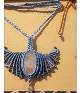 Collier en corde de macramé à fil multicolore Impressionnant Vintage Rose Quartz Gemstone Bird Flying Shape High Quality for Weddings - Product Image 1