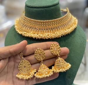 Ensemble de collier plaqué or de qualité supérieure, aspect réel, avec boucles d'oreilles et tikka, pour les mariages, les festivals, collection pour femmes - Product Image 1