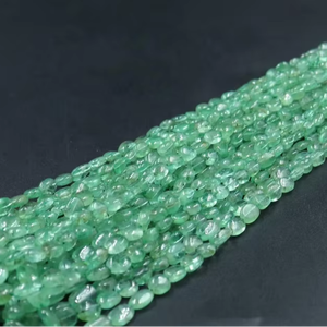 พลอยมรกตธรรมชาติจากแซมเบีย รูปทรงวงรีเรียบ ขนาด 4*6-5*7 มม. ความยาว 16 นิ้ว สำหรับทำเครื่องประดับ จี้ สร้อยข้อมือ ต่างหู - Product Image 1