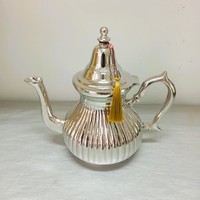 Nouvelle Arrivée 2025 – Théière en Laiton Style Arabe, Motif Unique Inspiré du Maroc, Finition Argentée, Écologique et Durable – Services à Café et Thé