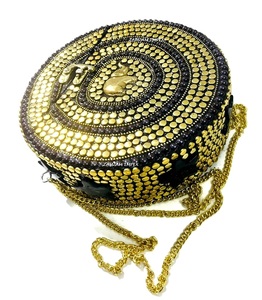 Sac à main rond en métal noir et doré beau motif de pierre artisanal classique pochette décontractée cadeau d'anniversaire de mariage pour elle - Product Image 3