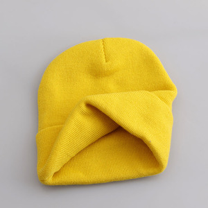 Bonnet d'hiver brodé personnalisé en gros Jacquard tricoté doux et chaud de toutes les couleurs pour les affaires de plage ou les voyages - Product Image 3