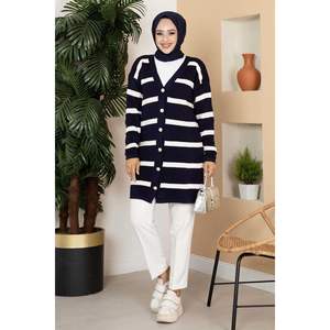 Cardigan en tricot bleu marine à rayures et boutons en tissu pour t-shirt - Product Image 1