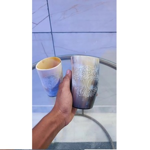 Mini taza de cerveza de cuerno de búfalo natural Taza corta vintage sostenible a un precio muy barato Cuerno para beber ganado disponible - Product Image 2