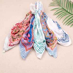 Ensemble de 5 bandanas en coton imprimé floral artisanal, doux, bio, style bohème - Product Image 2