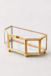 Boîte à bijoux élégante en métal et en verre conçue pour compléter la décoration moderne de la maison et les présentoirs à bijoux - Product Image 6