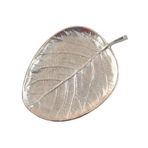 Assiettes en aluminium en forme de feuille d'argent Plateau de service texturé Plats et plateaux de service de créateur de haute qualité Plateau de service de vaisselle - Product Image 2