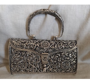 Bolsa de Regalo de Compromiso para Mujer en Plata de Ley 925, Diseño Elegante y Moderno, Ideal para Uso Versátil, Realza Cualquier Atuendo - Product Image 6