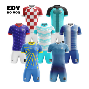 Diseño de sublimación personalizado e impresión de logotipo en camiseta de fútbol de poliéster 100% OEM conjunto uniforme para equipo - Product Image 3