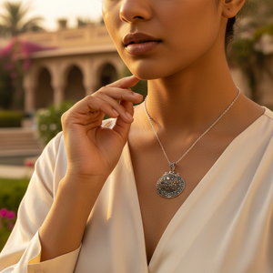 Colgante Religioso de Plata de Ley 925 con Baño de Rodio y Marcasita, Hecho a Mano, para Uso Diario de Mujeres - Product Image 3