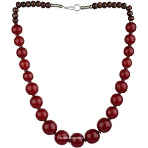 Collier de créateur de perles en résine multicolore fabriqué à la main bijoux de mode audacieux et à la mode pour les femmes décontractées, Boho et tenues de fête - Product Image 1