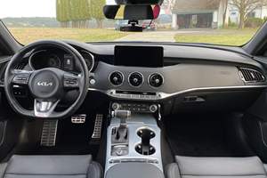 Kia Stinger <span class=keywords><strong>GT1</strong></span> AWD <span class=keywords><strong>2022</strong></span> d'occasion, 368 ch, V6 biturbo, bleu micro, peu modifiée - Product Image 4