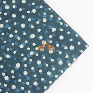 Tissu 100% coton indigo imprimé à la main, motif pois blancs et bleus, style indien, pour la confection de couvertures, d'écharpes et de tissus décoratifs - Product Image 3