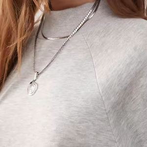 Sudadera gris claro de gran tamaño con cuello redondo y hombros caídos para mujer Algodón Casual Estilo versátil. - Product Image 1