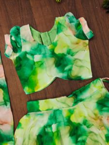 Conjunto de Lehenga Choli Largo con Estampado Digital Verde de Lujo Moderno de Shoryam Fashion |   Vestidos de Fiesta para Niñas de Diseñador |   Secado Rápido - Product Image 3