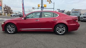 รถยนต์มือสองสภาพดีเยี่ยม ปี 2015 LS 460 AWD ซีดาน สีแดง เกียร์อัตโนมัติ 8 สปีด ระบบขับเคลื่อนสี่ล้อ 360 แรงม้า เครื่องยนต์ 4.6 ลิตร V8 ระบบเบรก ABS เกียร์อัตโนมัติ - Product Image 5