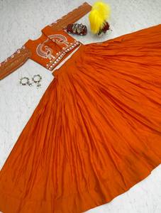 ชุดเย็บปักถักร้อยผ้าไหม Chinon จากนักออกแบบล่าสุด - Product Image 2