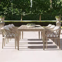 Ensemble de mobilier de salle à manger d'extérieur de luxe écologique en teck, table et chaises au design moderne pour la maison, l'hôtel, l'appartement, Crescent Crafts