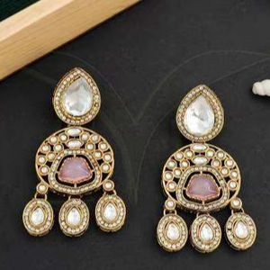 Ensemble de boucles d'oreilles à clous en mehendi antique, design ethnique traditionnel, idéal pour les femmes pour les festivals, les mariages et les événements culturels - Product Image 1