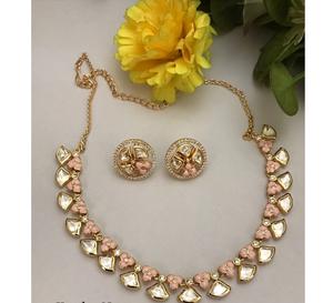 Magnifique ensemble de collier et boucles d'oreilles en laiton plaqué or de qualité supérieure avec moissanite, idéal pour les mariages et les soirées, collection pour femmes - Product Image 1